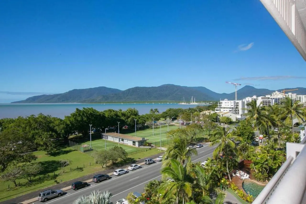 'Luxury Waterfront' Spectacular Oasis In The City Cairns Australia